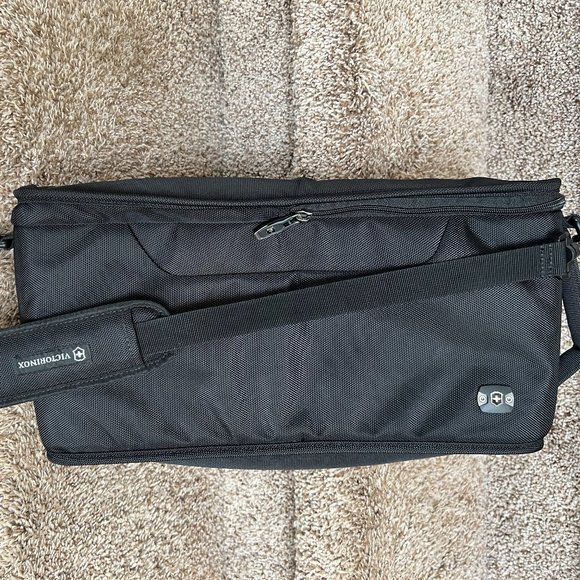 Victorinox (Deloitte Swag) Padded Travel Bag Carrying Case. iti - Picture 1 of 11